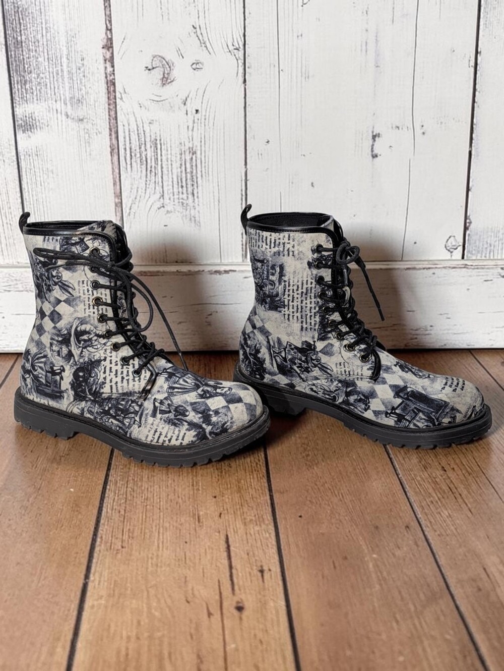 Hot Topic Alice in Wonderland Storybook Combat Boots Size 7